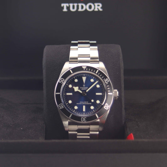 TUDOR Black Bay 58 M7943A1A0NU-0001 斜め正面(2)