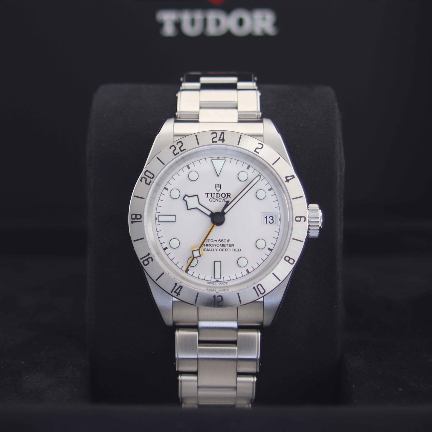 TUDOR Black Bay Pro 39mm GMT M79470-0004 斜め正面
