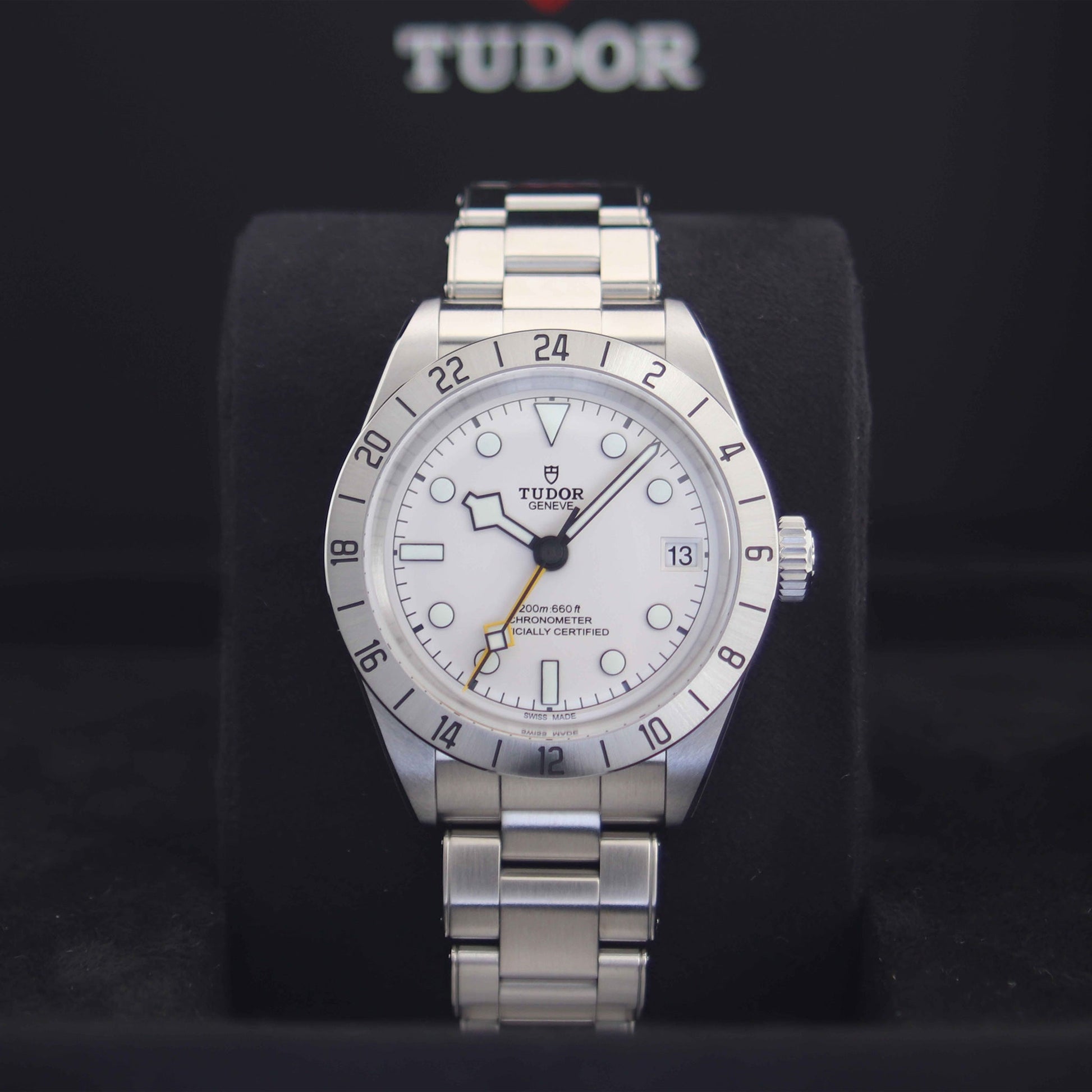 TUDOR Black Bay Pro 39mm GMT M79470-0004 斜め正面